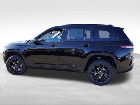New 2025 Jeep Grand Cherokee Limited image 6