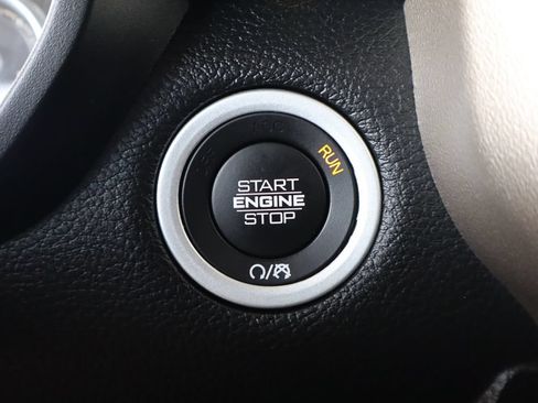 Used 2019 RAM 1500 Laramie AWD/4WD image 22