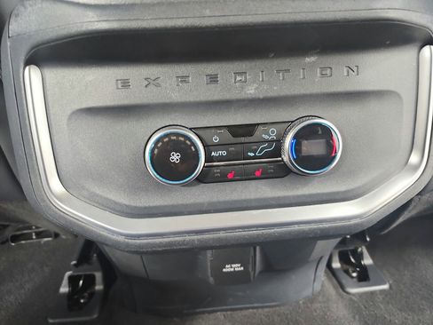 Used 2025 Ford Expedition Max Platinum AWD/4WD image 37
