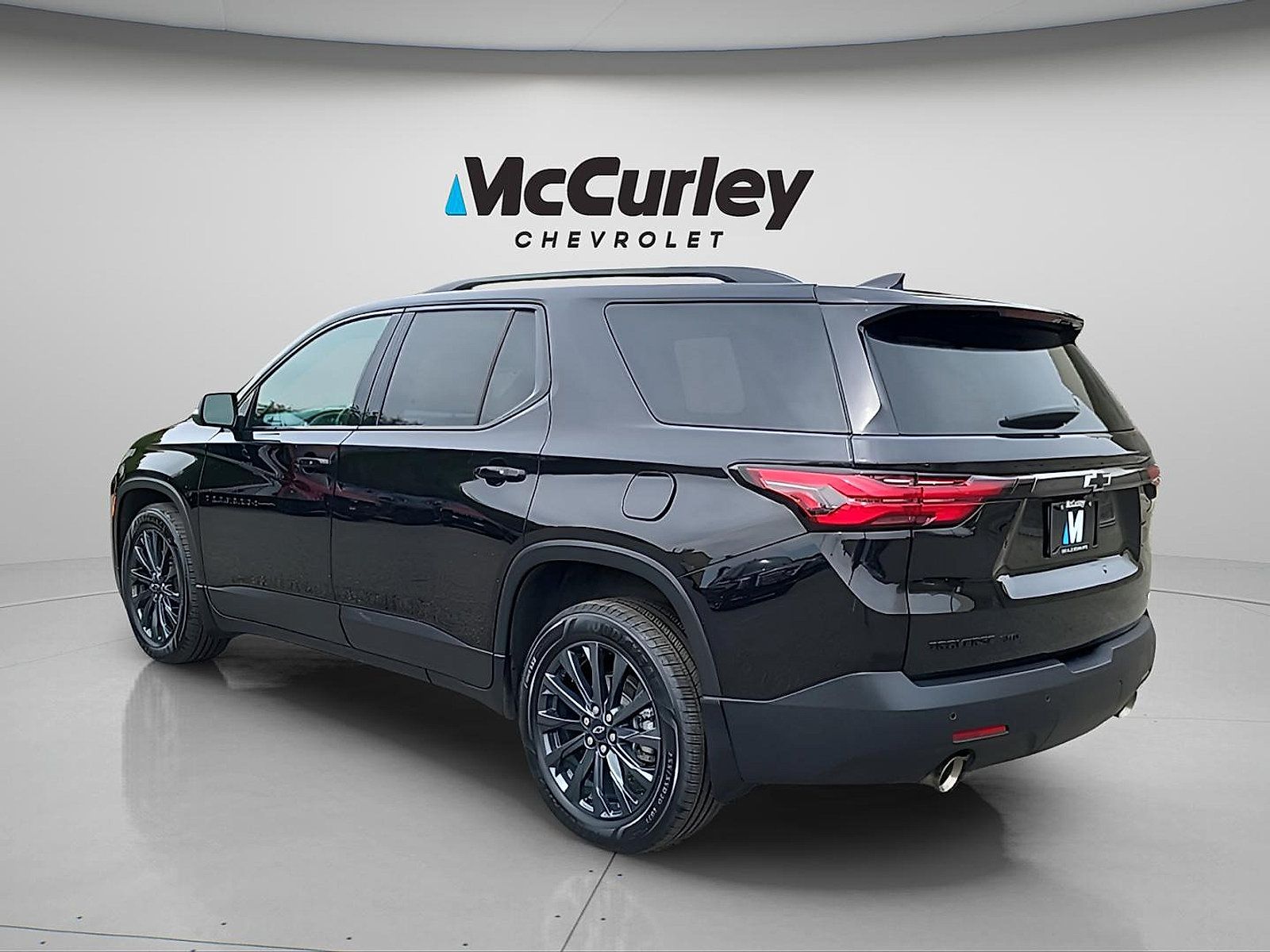Used 2023 Chevrolet Traverse RS w/ LPO, Floor Liner Package AWD/4WD image 5