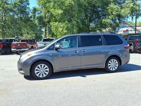 Used 2017 Toyota Sienna XLE w/ XLE Navigation Package AWD/4WD image 8