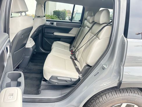 Used 2025 Hyundai Santa Fe SEL image 39