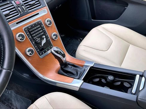 Used 2017 Volvo XC60 T5 Inscription w/ Preferred Option Package image 16