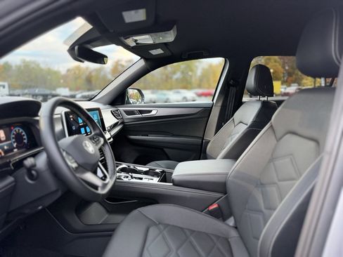 Used 2025 Volkswagen Atlas Cross Sport SE image 15