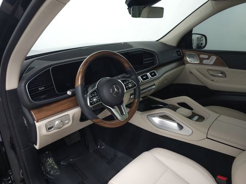 Used 2023 Mercedes-Benz GLS 450 4MATIC image 9