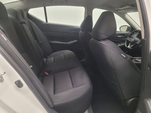 Used 2025 Nissan Altima 2.5 SV FWD image 19