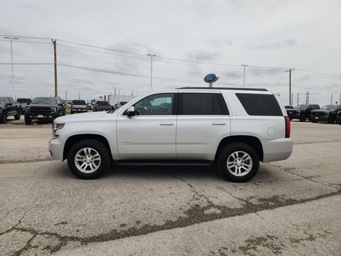 Used 2018 Chevrolet Tahoe LT w/ Luxury Package RWD image 4