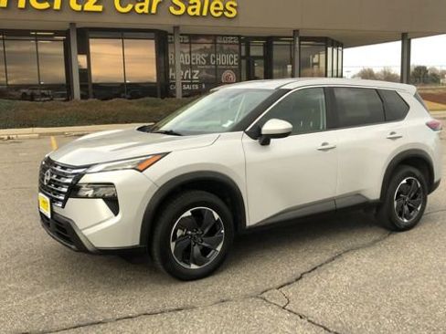 Used 2025 Nissan Rogue SV image 4