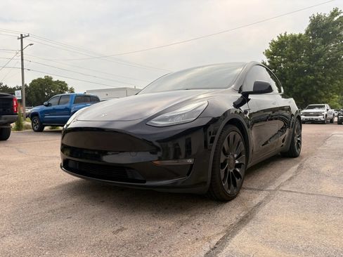 Used 2023 Tesla Model Y Performance AWD/4WD image 4