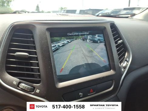 Used 2019 Jeep Cherokee Trailhawk w/ Cold Weather Group AWD/4WD image 26