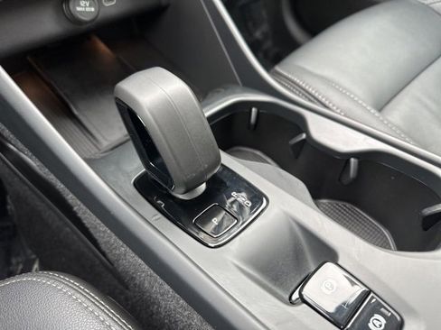 Certified 2025 Volvo XC40 B5 Core image 17