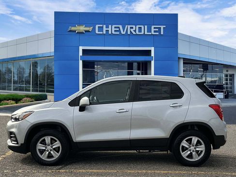 Certified 2022 Chevrolet Trax LS w/ Tint and Cruise Package image 2