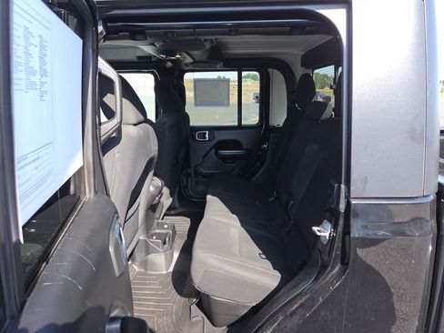 Used 2021 Jeep Gladiator Sport w/ Technology Group AWD/4WD image 19
