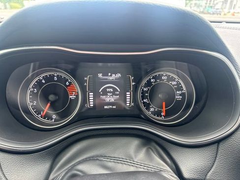 Used 2019 Jeep Cherokee Latitude Plus w/ Comfort/Convenience Group AWD/4WD image 19