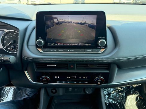 Used 2024 Nissan Rogue SV image 30