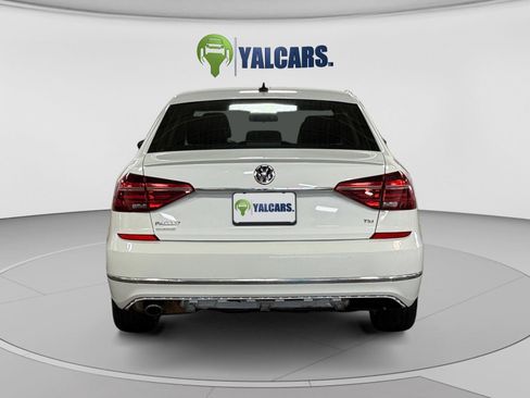 Used 2017 Volkswagen Passat 1.8T R-Line w/ R-Line Lighting Package FWD image 4