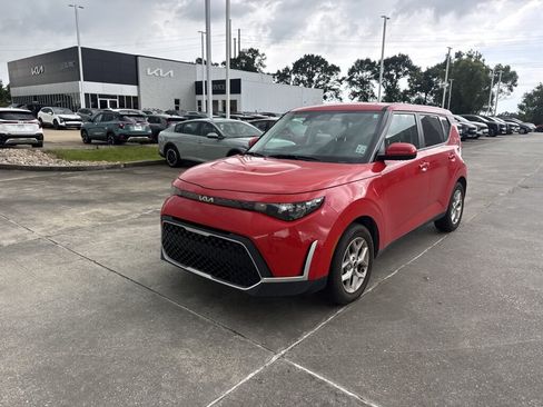 Used 2024 Kia Soul LX w/ Option Group 015 FWD image 3