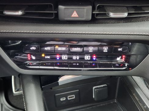 Used 2023 Buick Envision Essence w/ Sport Touring Package image 22