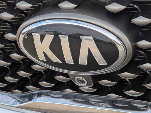 Used 2018 Kia Sorento SX image 11