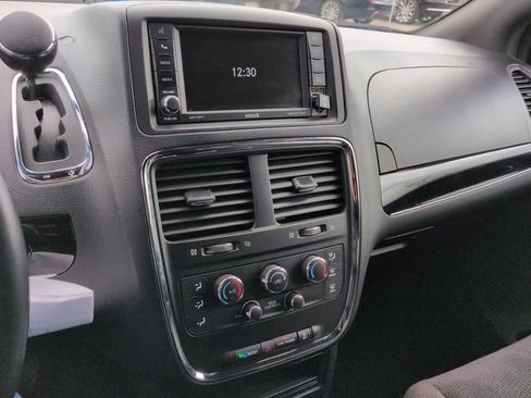 Used 2019 Dodge Grand Caravan SE FWD image 27