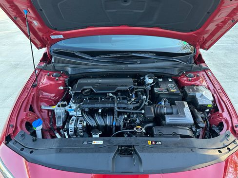 Used 2025 Hyundai Elantra Sport image 30