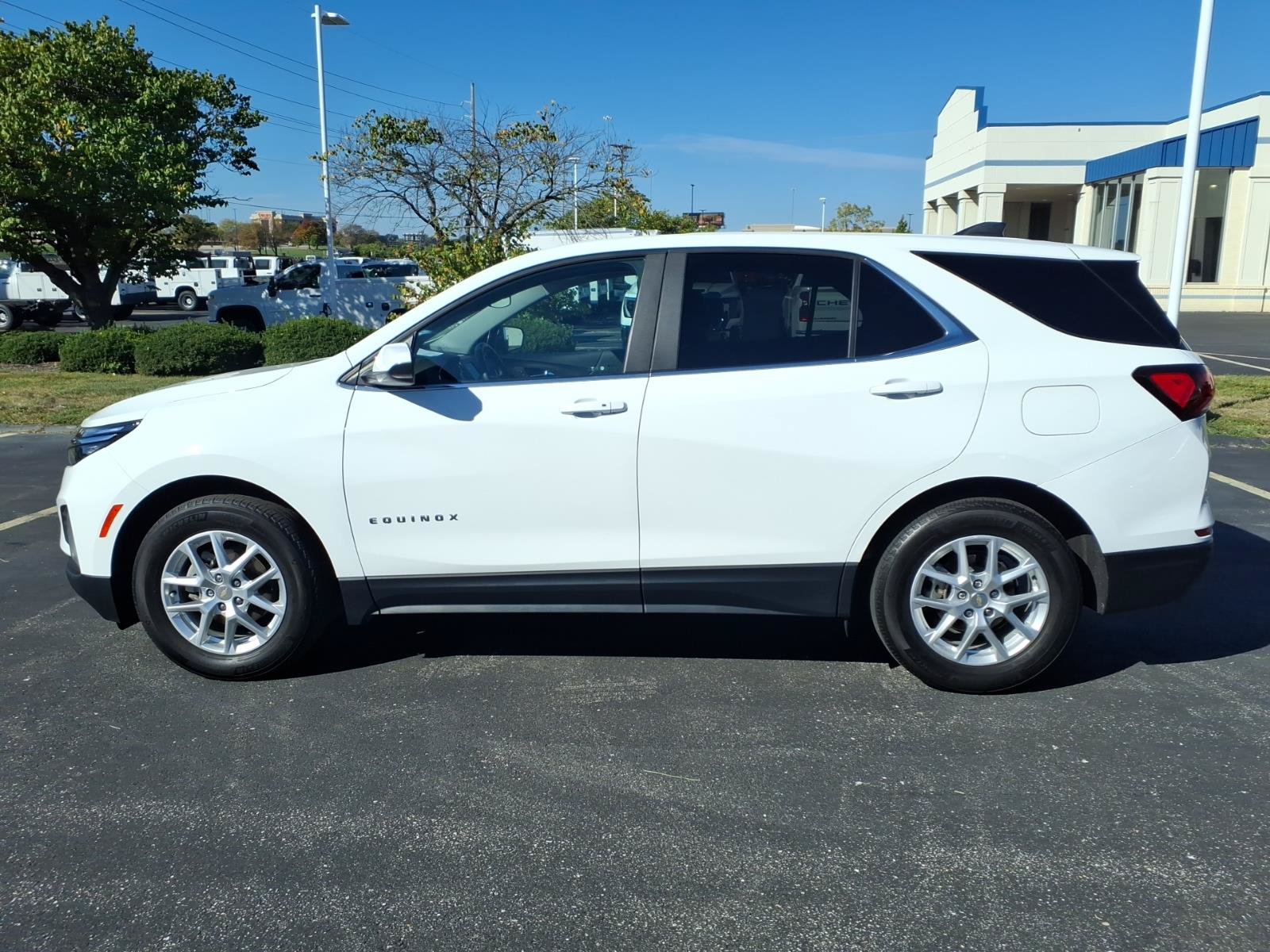 Used 2023 Chevrolet Equinox LT FWD image 4