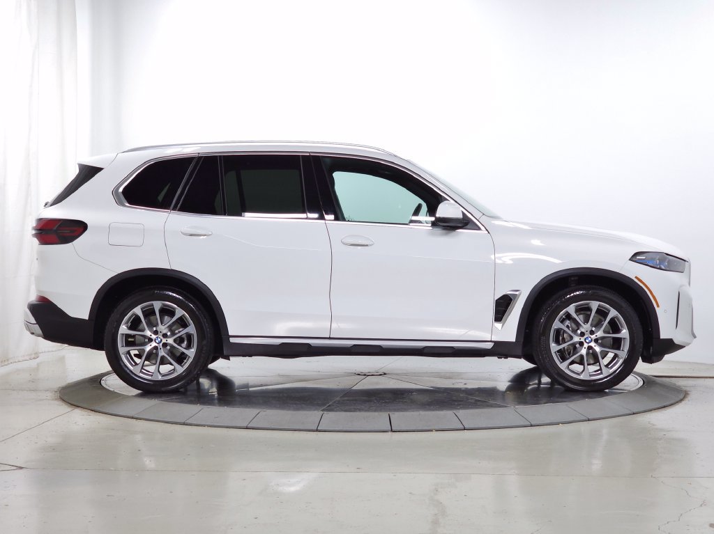 Used 2026 BMW X5 xDrive40i w/ Parking Assistance Package AWD/4WD image 12