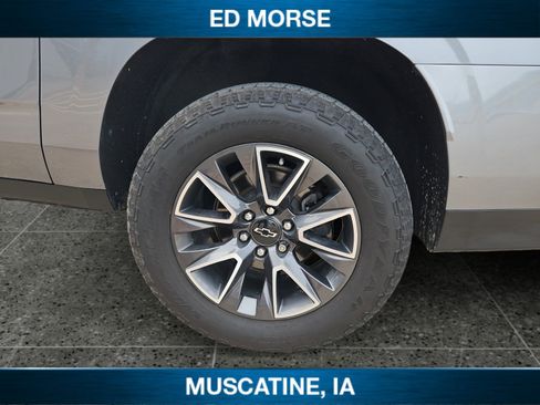 Used 2022 Chevrolet Suburban Z71 w/ Luxury Package AWD/4WD image 10