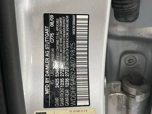 Used 2010 Mercedes-Benz E 550 4MATIC Sedan w/ Premium 2 Pkg image 26