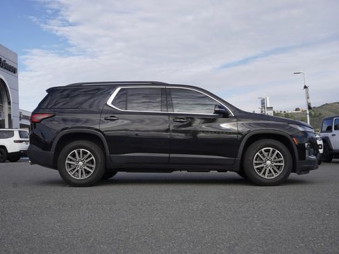Used 2023 Chevrolet Traverse LT image 3