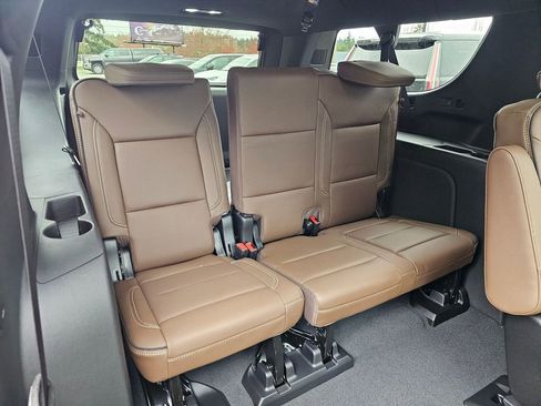 New 2026 Chevrolet Suburban High Country image 13