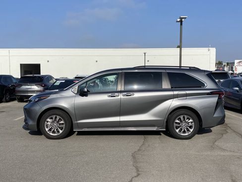 Certified 2026 Toyota Sienna XLE FWD image 2