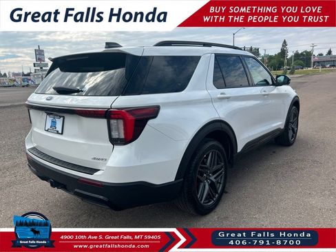 Used 2025 Ford Explorer ST-Line w/ ST-Line Street Pack AWD/4WD image 9
