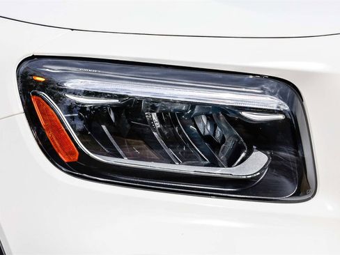 Used 2025 Mercedes-Benz GLB 250 4MATIC image 7