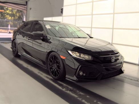 Used 2018 Honda Civic Sport image 2