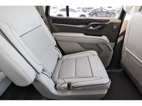 Used 2021 GMC Yukon Denali w/ Denali Premium Package image 11