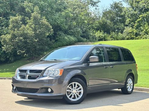 Used 2019 Dodge Grand Caravan SXT FWD image 1