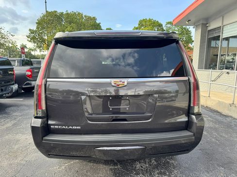 Used 2017 Cadillac Escalade ESV Premium Luxury AWD/4WD image 7
