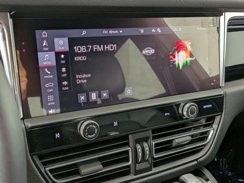 Certified 2026 Porsche Macan AWD/4WD image 17