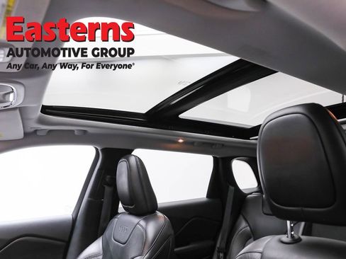 Used 2021 Jeep Cherokee Limited image 36