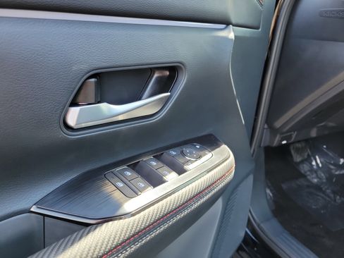 Used 2025 Nissan Kicks SR image 18