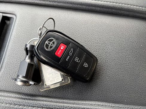 Used 2025 Toyota Grand Highlander XLE image 24