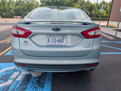 Used 2013 Ford Fusion SE FWD image 4