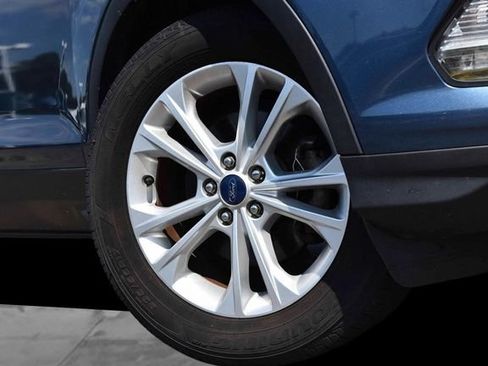 Used 2018 Ford Escape SEL w/ Ford Safe & Smart Package FWD image 3