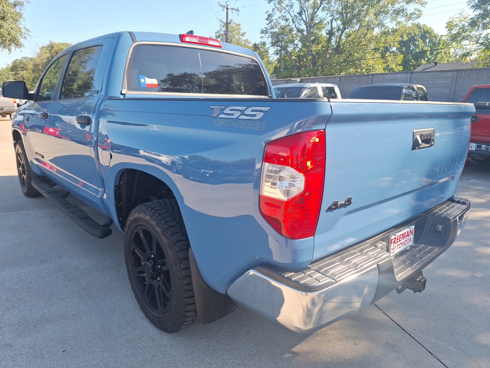 Used 2020 Toyota Tundra SR5 w/ SR5 Leather Package AWD/4WD image 4