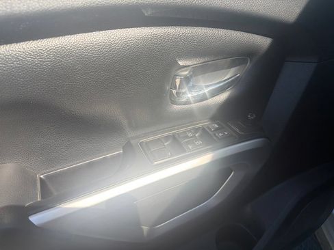Used 2017 Nissan Titan SV AWD/4WD image 12