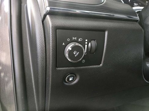 Used 2019 Jeep Grand Cherokee Limited AWD/4WD image 15