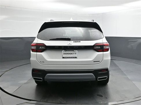 New 2025 Honda Pilot Touring image 8