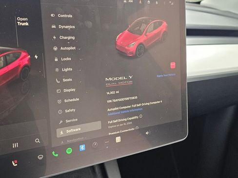 Used 2024 Tesla Model Y Performance image 41