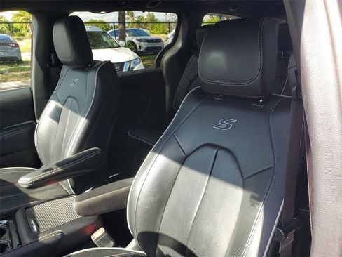 Used 2022 Chrysler Pacifica Limited w/ S Appearance Package image 18